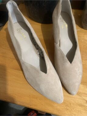 Seychelles Pointed Suede Pumps in Light Beige